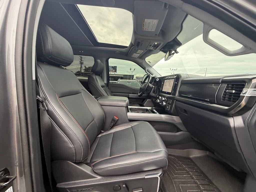 Ford F-250 SD Lariat Crew Cab 4WD 2023
