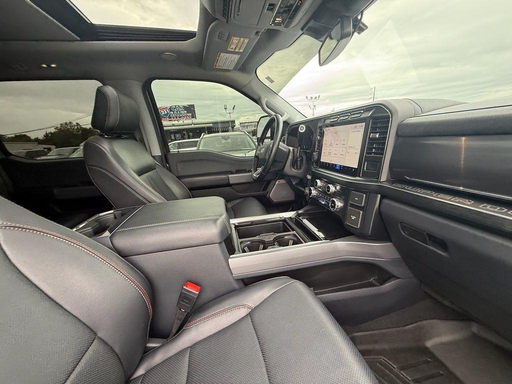 Ford F-250 SD Lariat Crew Cab 4WD 2023