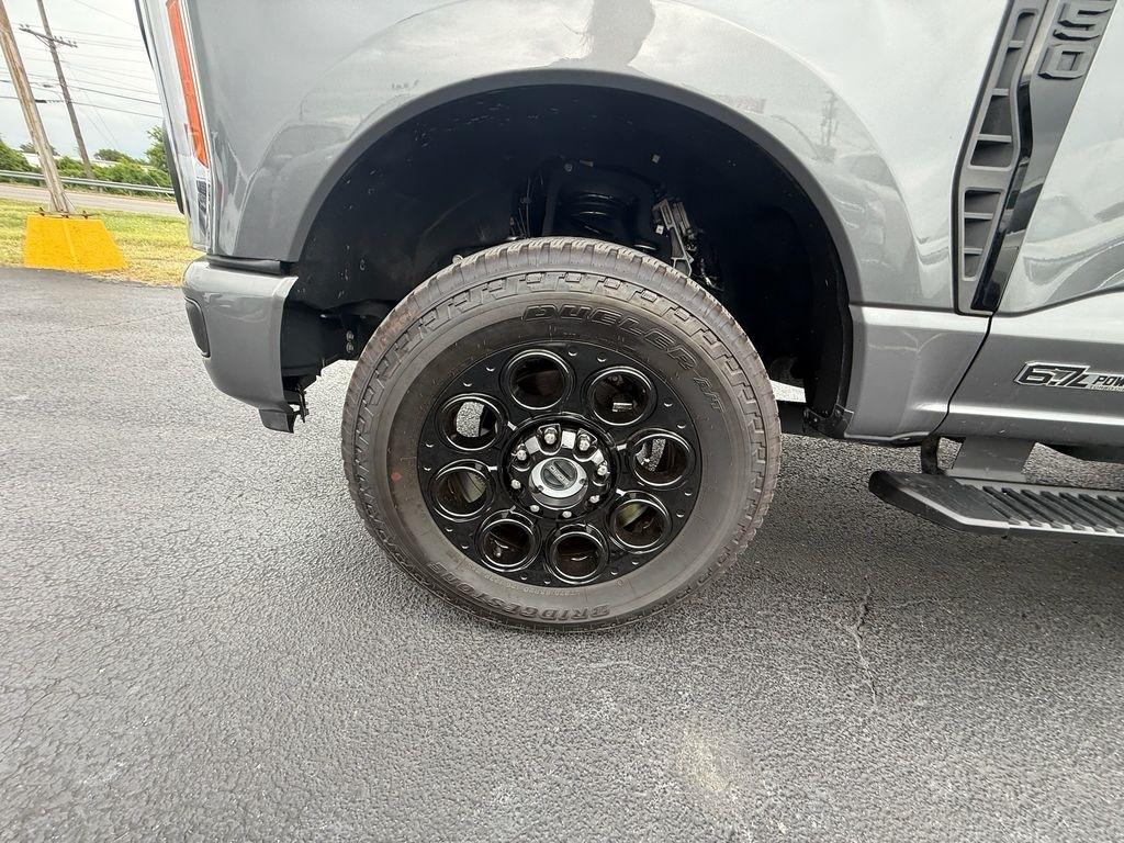 Ford F-250 SD Lariat Crew Cab 4WD 2023