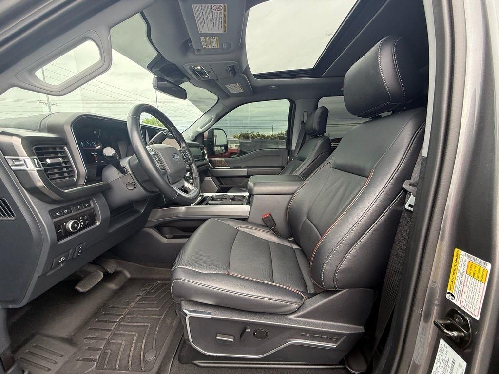 Ford F-250 SD Lariat Crew Cab 4WD 2023