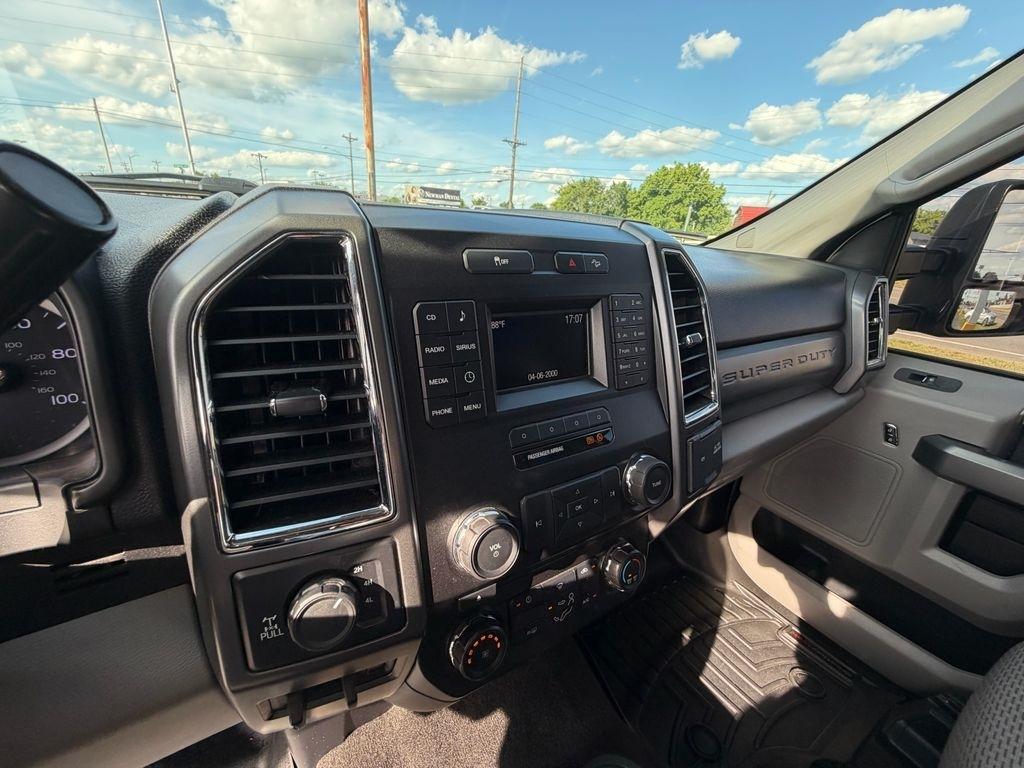 Ford F-250 SD XLT Crew Cab 4WD 2017