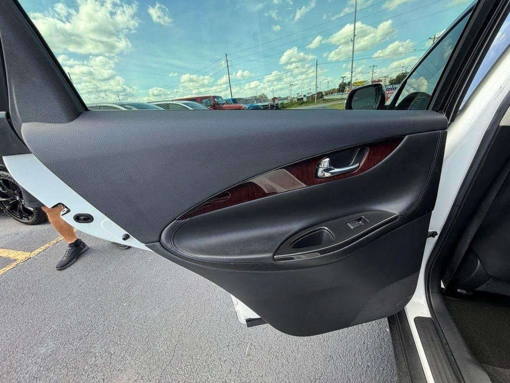 Infiniti QX50 Base AWD 2016