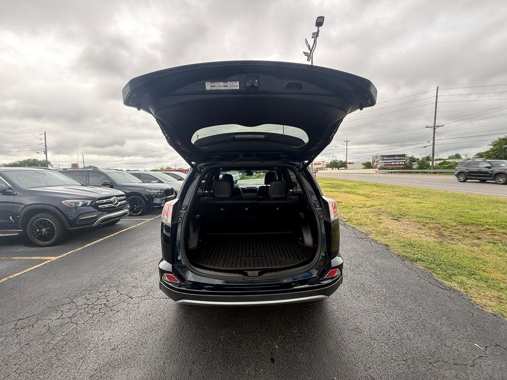 Toyota RAV4 SE 4WD 2018