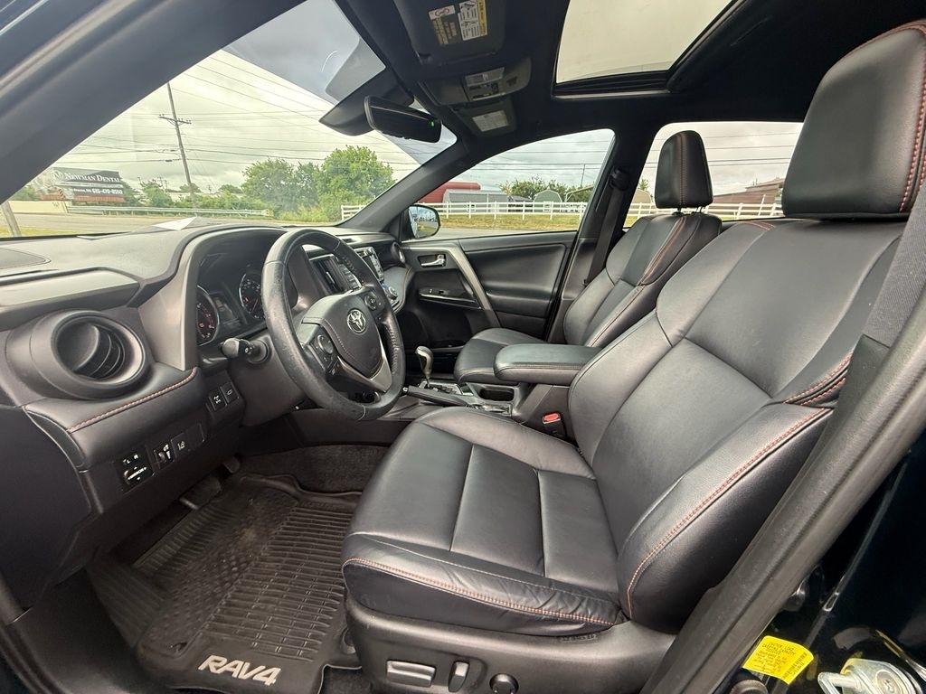 Toyota RAV4 SE 4WD 2018