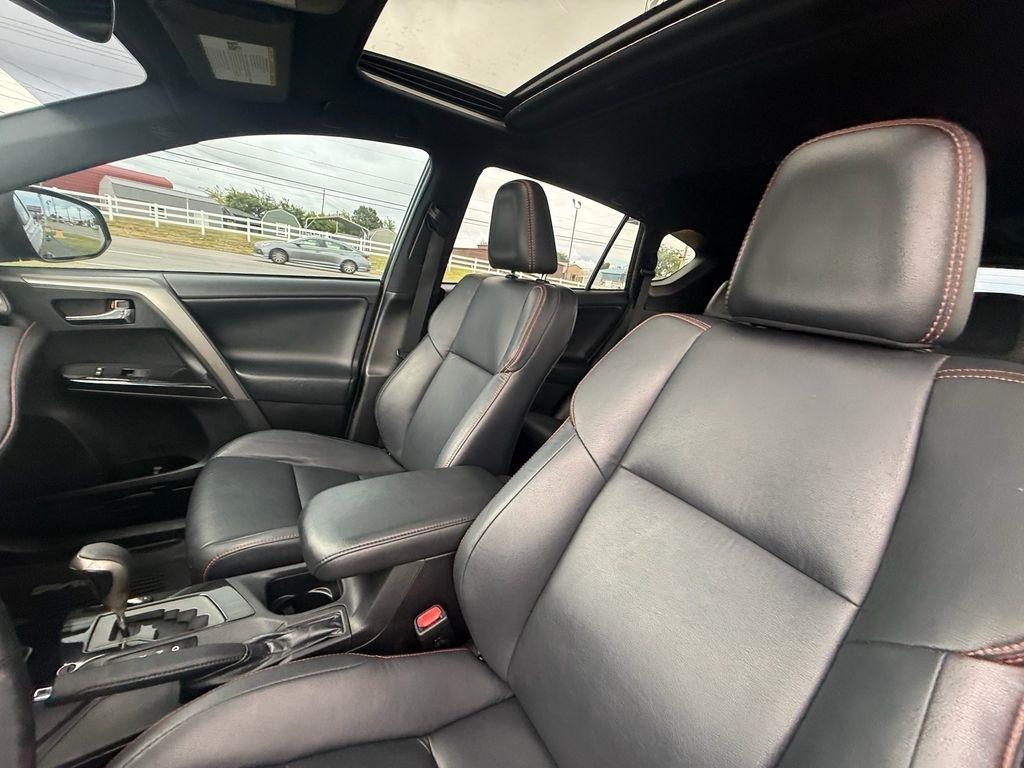 Toyota RAV4 SE 4WD 2018