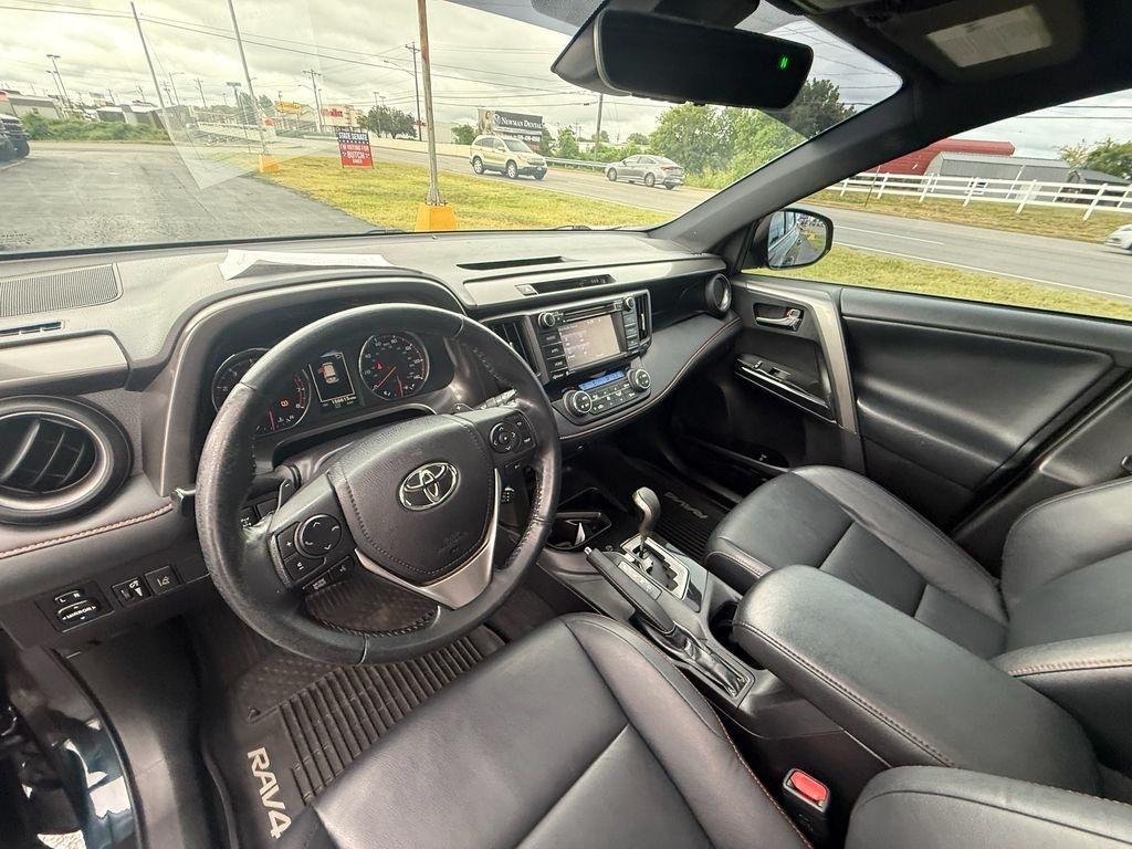 Toyota RAV4 SE 4WD 2018