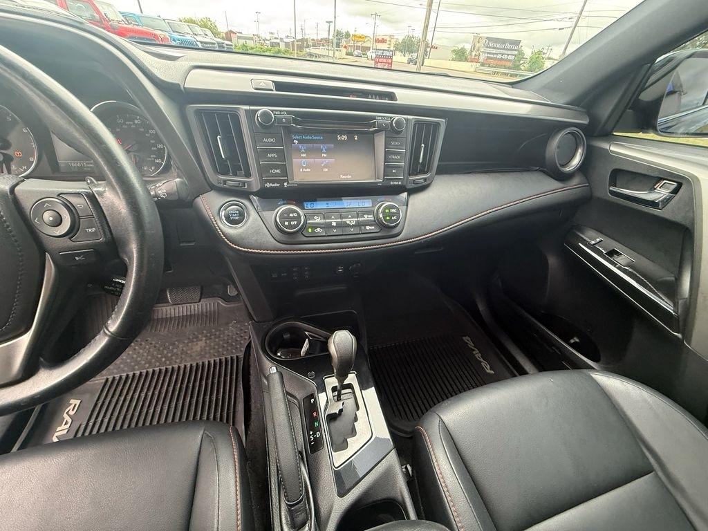 Toyota RAV4 SE 4WD 2018