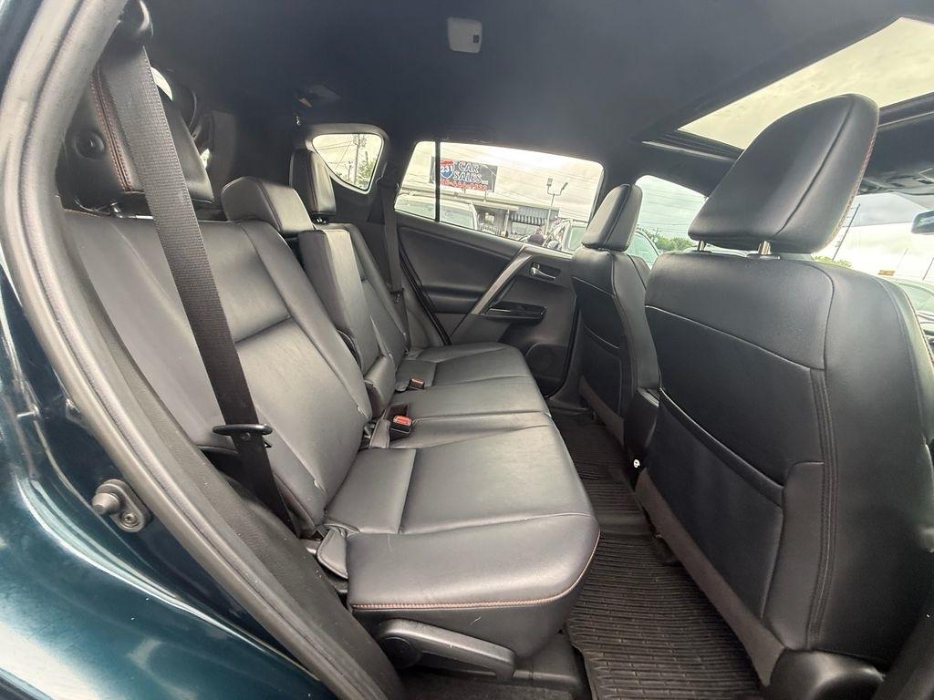 Toyota RAV4 SE 4WD 2018