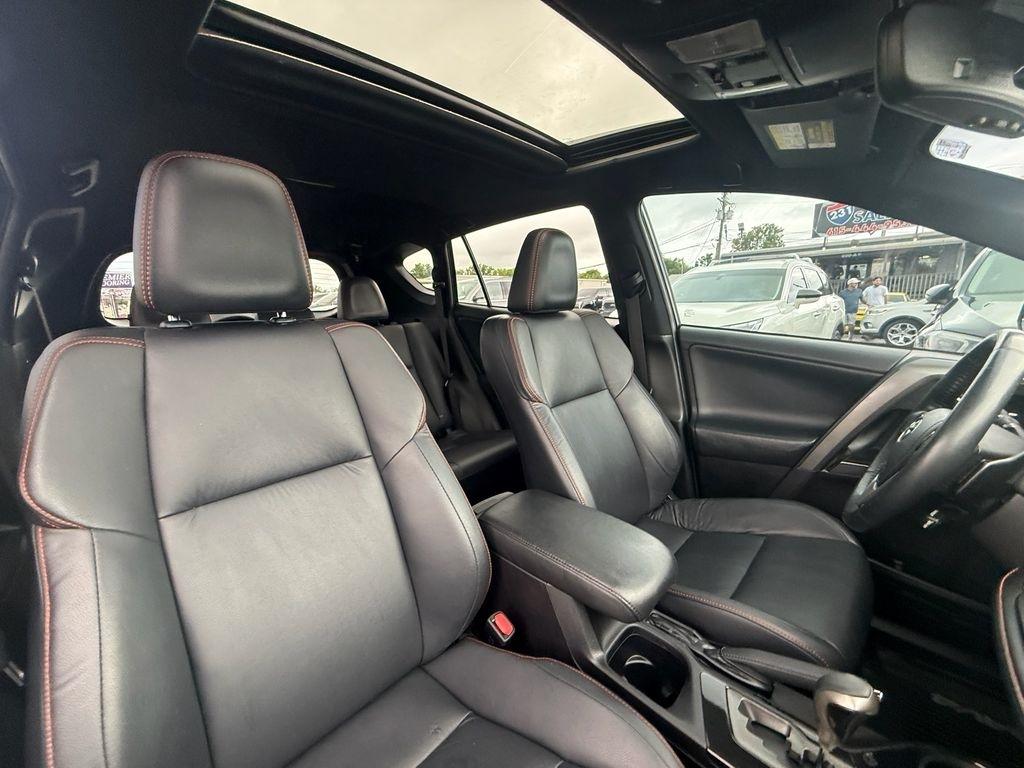 Toyota RAV4 SE 4WD 2018