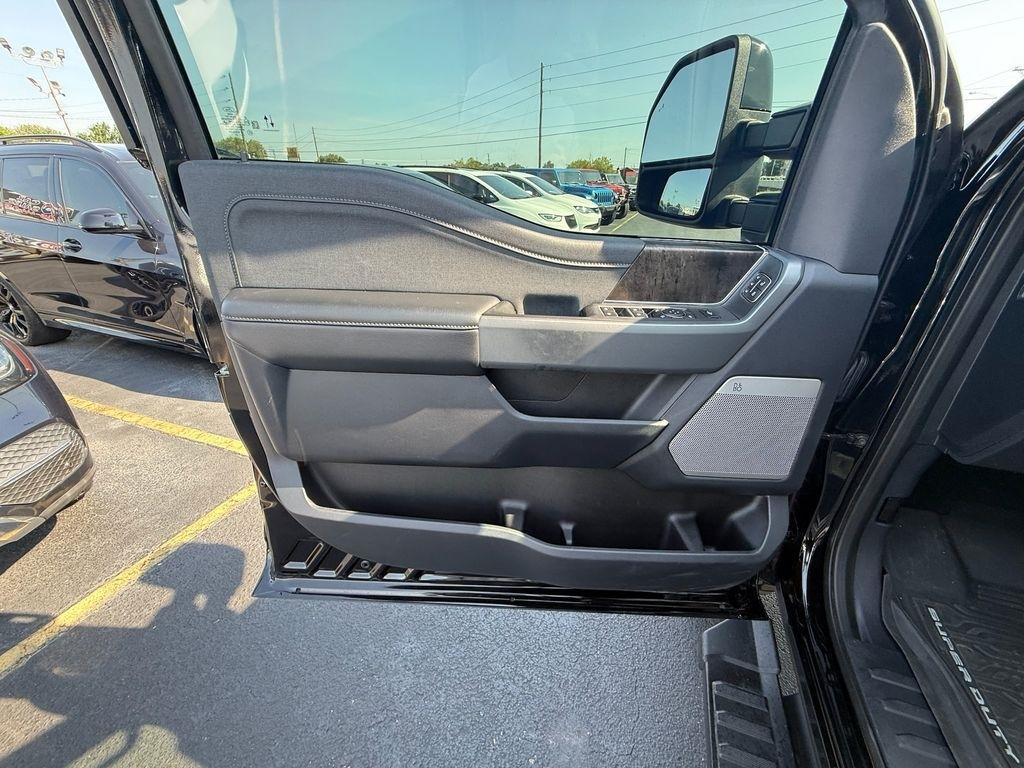 Ford F-350 SD Lariat Crew Cab Long Bed 4WD 2024
