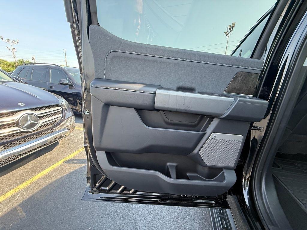 Ford F-350 SD Lariat Crew Cab Long Bed 4WD 2024