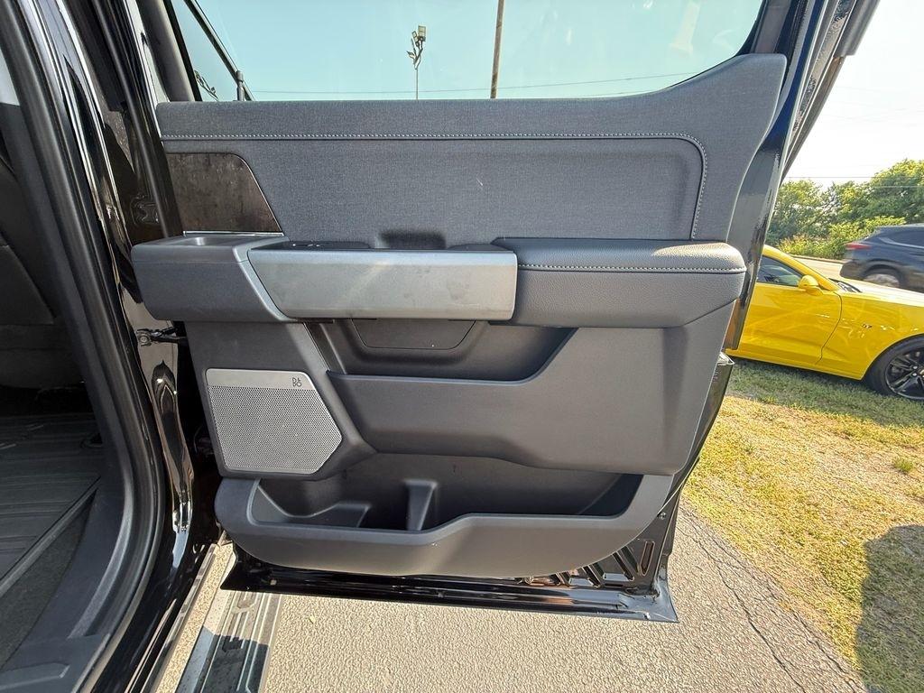 Ford F-350 SD Lariat Crew Cab Long Bed 4WD 2024