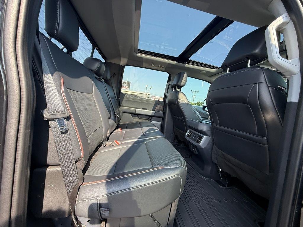 Ford F-350 SD Lariat Crew Cab Long Bed 4WD 2024