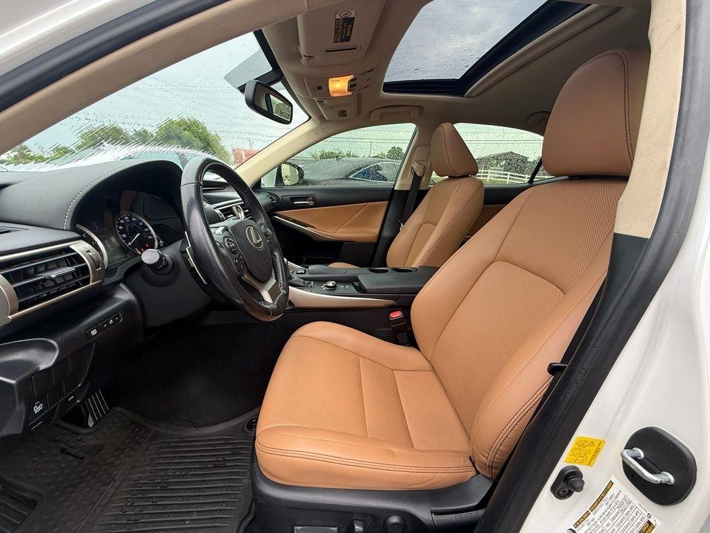 Lexus IS 300 AWD 2016