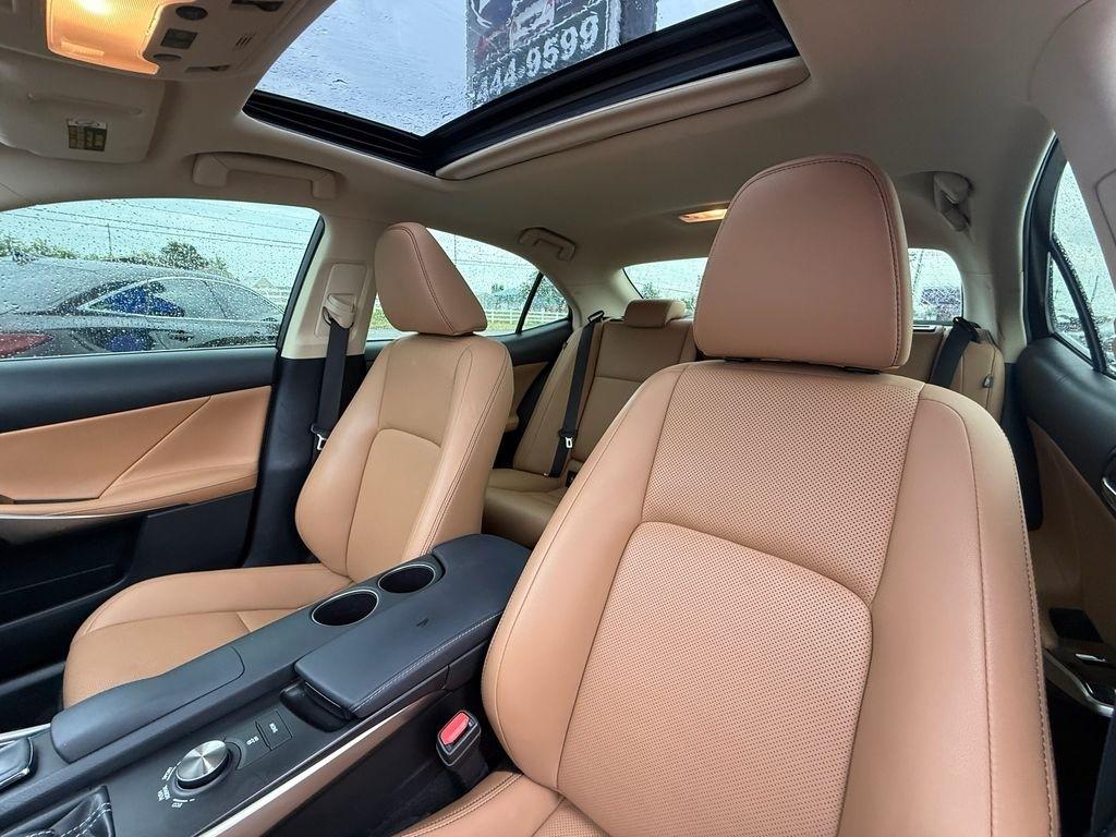 Lexus IS 300 AWD 2016