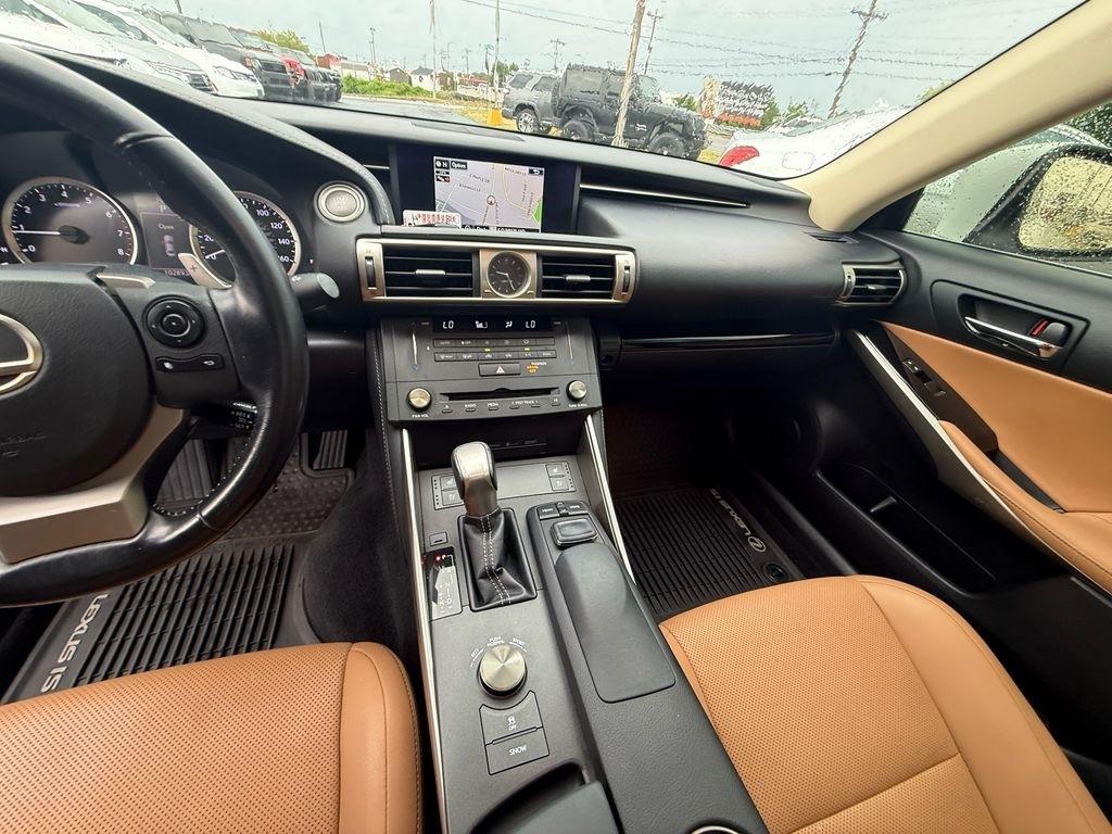 Lexus IS 300 AWD 2016