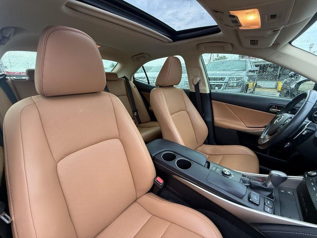 Lexus IS 300 AWD 2016