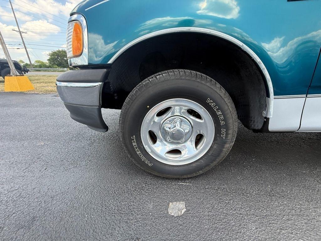 Ford F-150 XL 2WD 2000