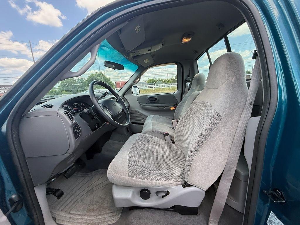 Ford F-150 XL 2WD 2000