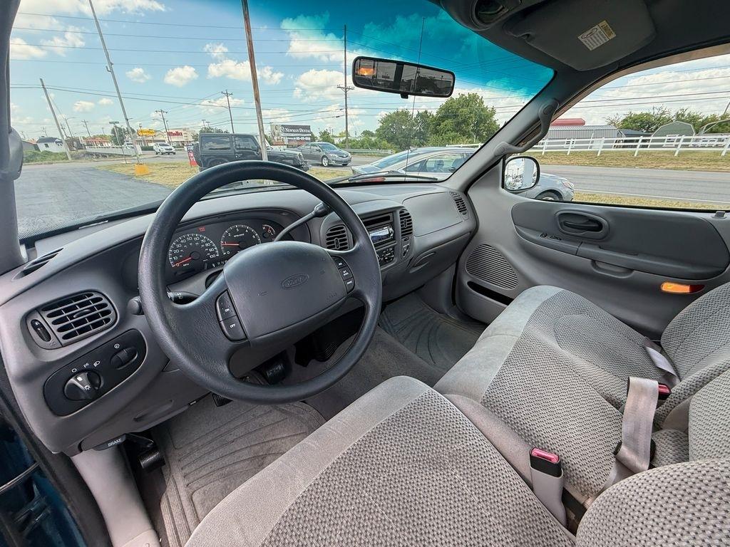 Ford F-150 XL 2WD 2000