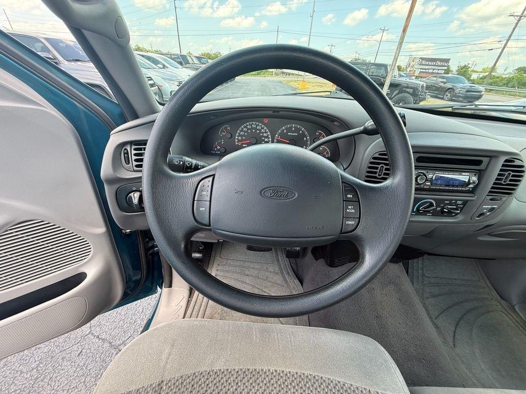 Ford F-150 XL 2WD 2000