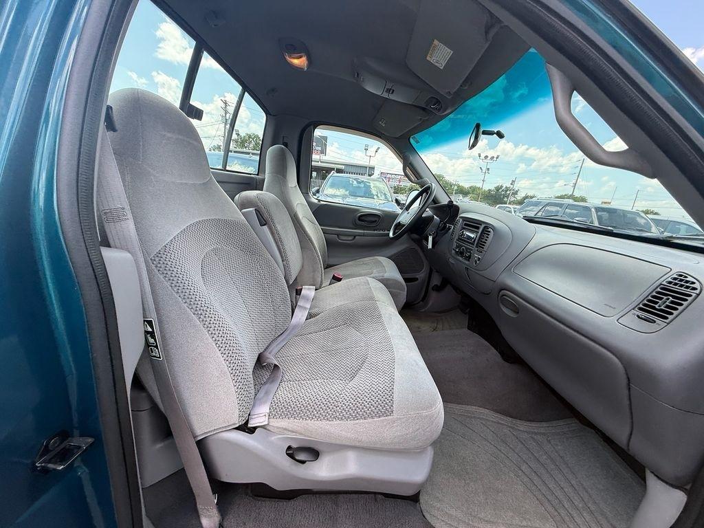 Ford F-150 XL 2WD 2000