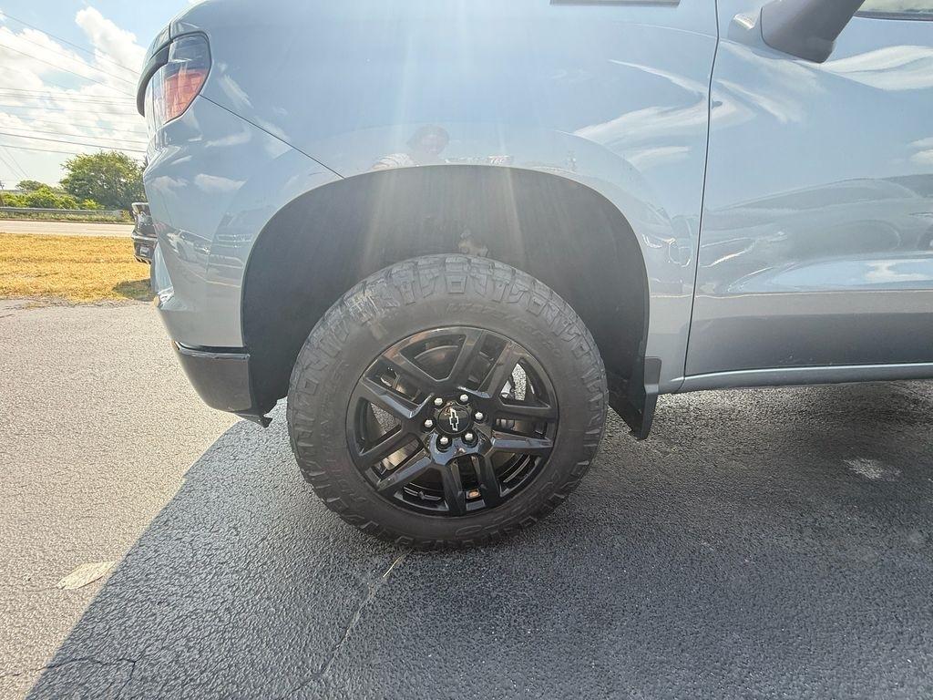 Chevrolet Silverado 1500 Trail Boss Custom Crew Cab 4WD 2024