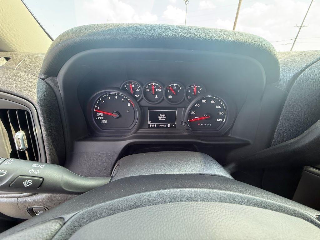 Chevrolet Silverado 1500 Trail Boss Custom Crew Cab 4WD 2024