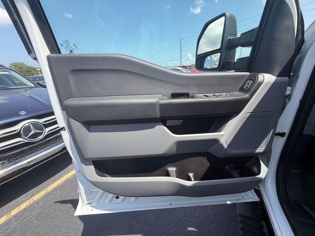 Ford F-350 SD XL Crew Cab DRW 4WD 2025