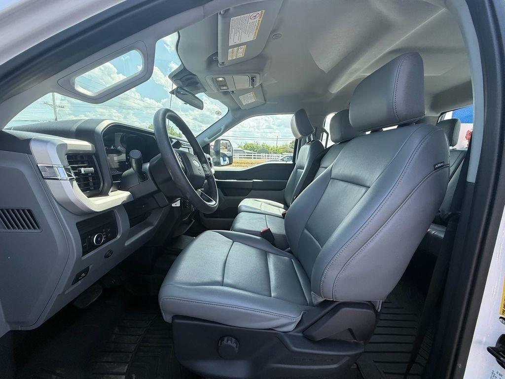Ford F-350 SD XL Crew Cab DRW 4WD 2025