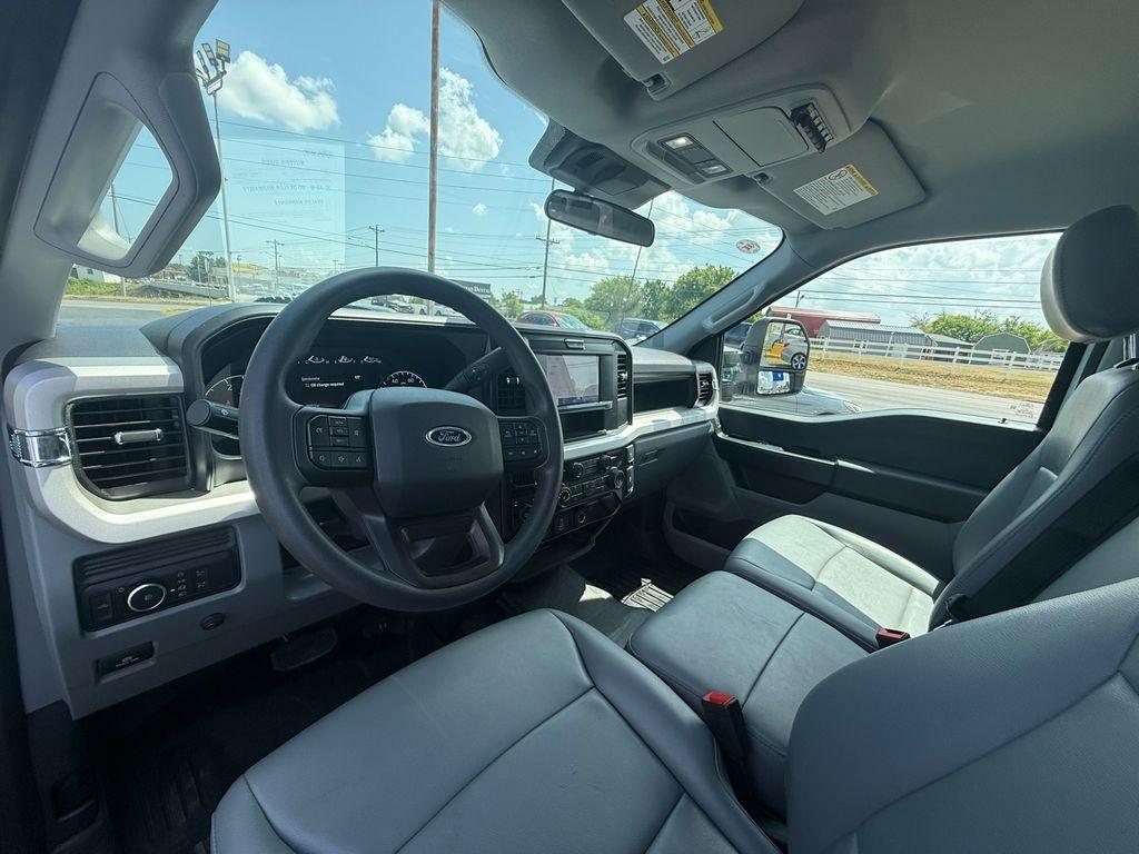 Ford F-350 SD XL Crew Cab DRW 4WD 2025