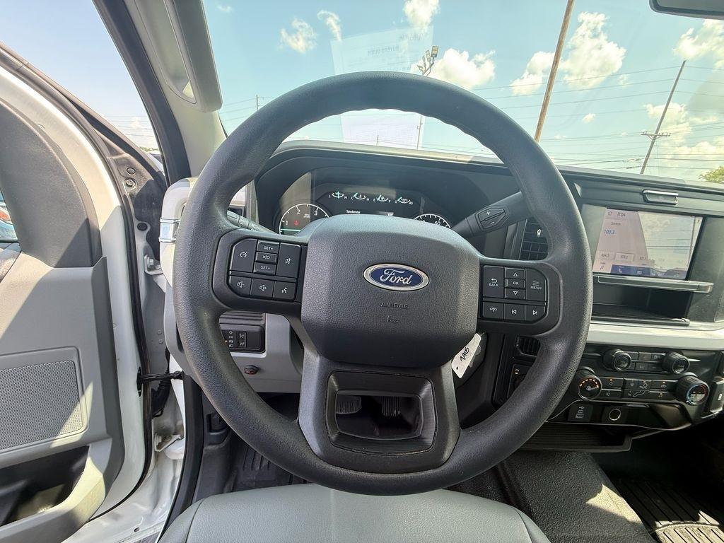 Ford F-350 SD XL Crew Cab DRW 4WD 2025