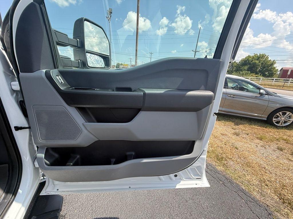 Ford F-350 SD XL Crew Cab DRW 4WD 2025