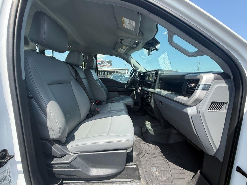 Ford F-350 SD XL Crew Cab DRW 4WD 2025
