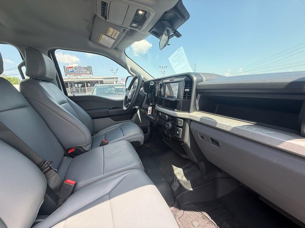 Ford F-350 SD XL Crew Cab DRW 4WD 2025