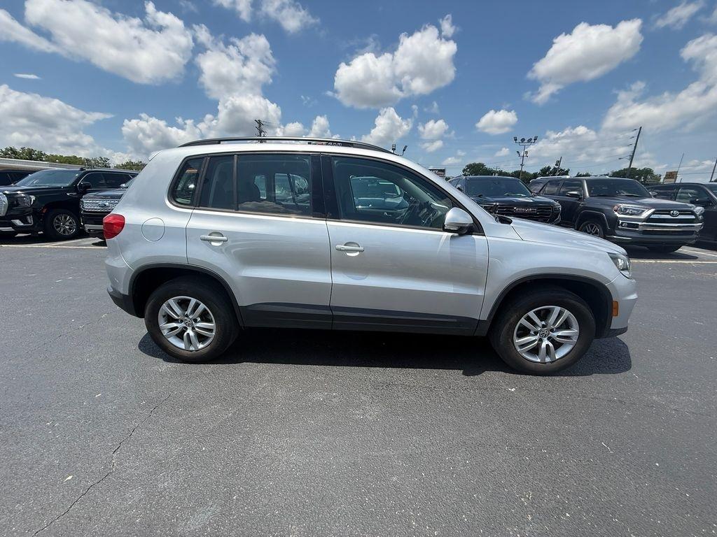 Volkswagen Tiguan S 2016