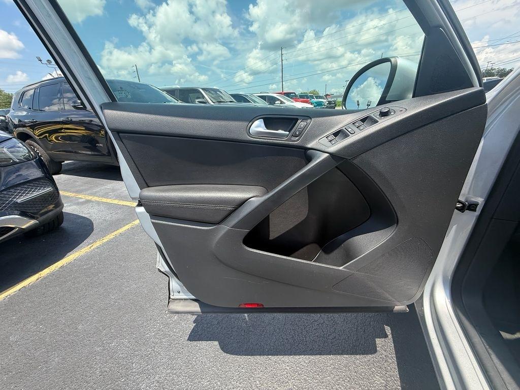 Volkswagen Tiguan S 2016