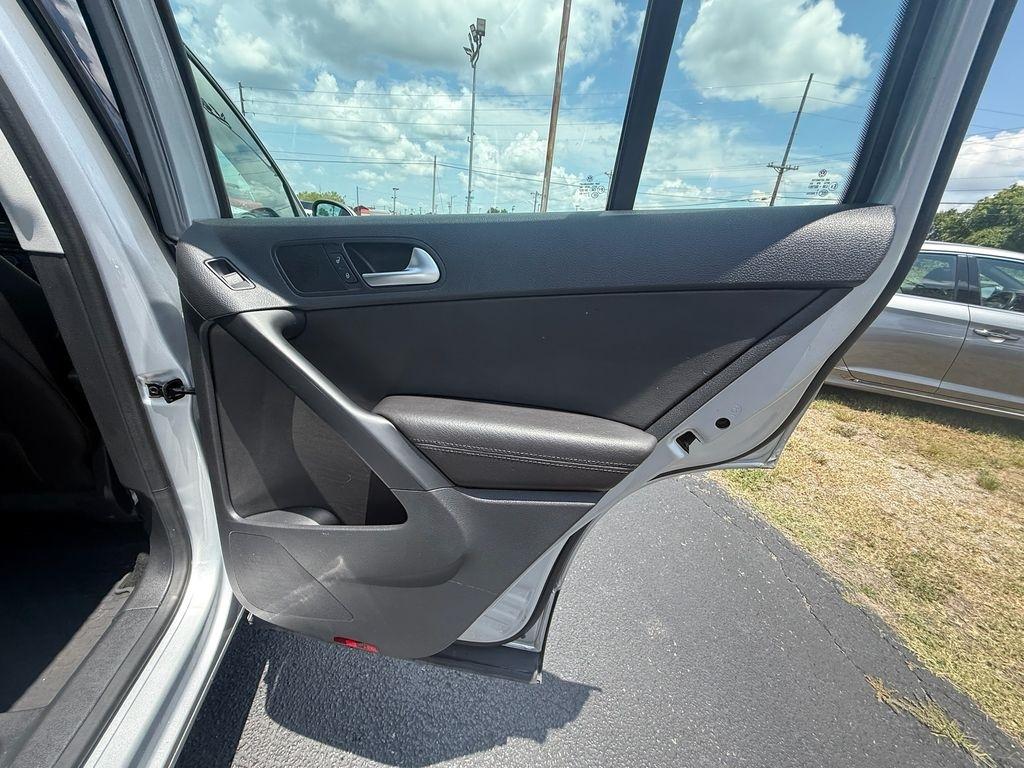 Volkswagen Tiguan S 2016