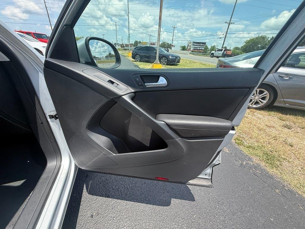 Volkswagen Tiguan S 2016