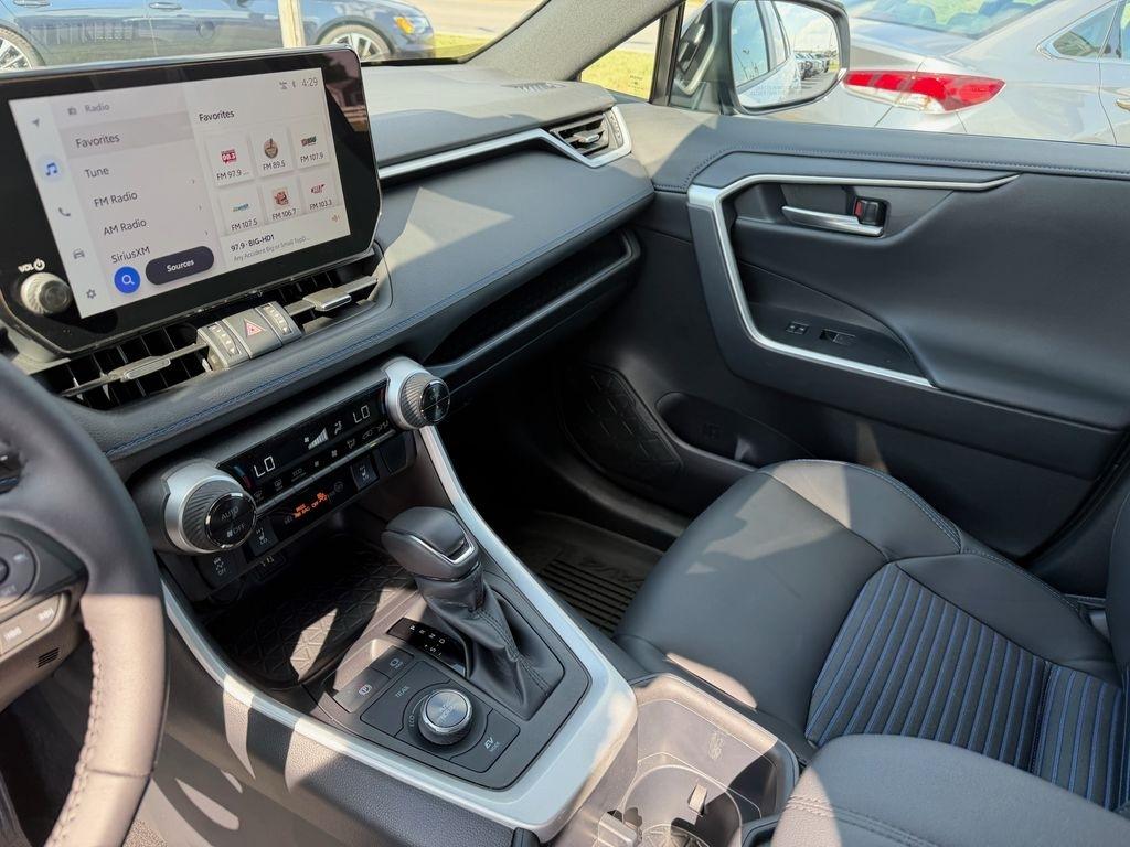 Toyota RAV4 Hybrid XSE 2025