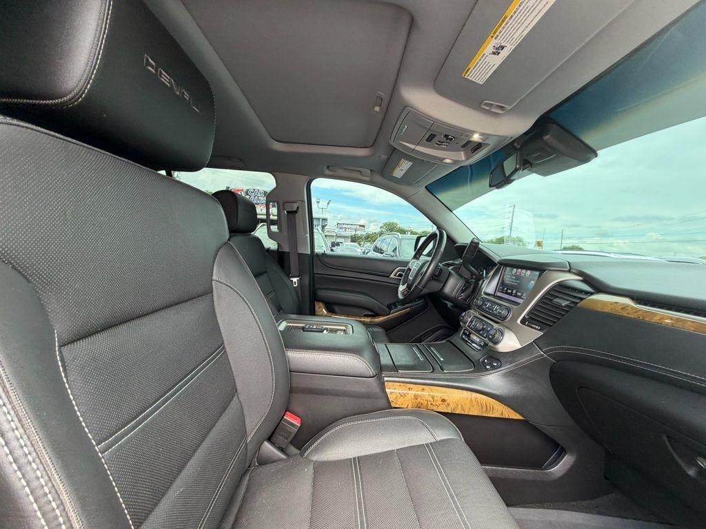 GMC Yukon Denali 4WD 2017
