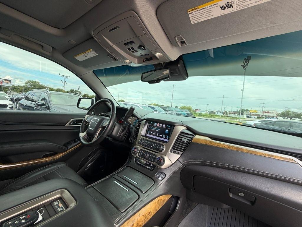 GMC Yukon Denali 4WD 2017