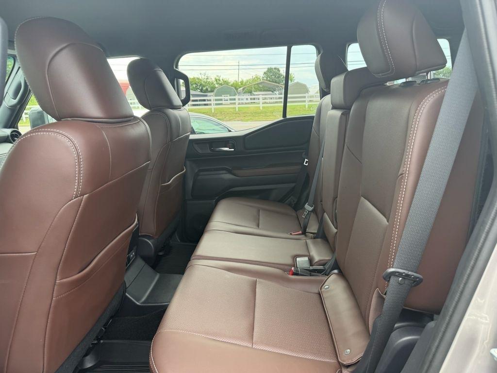Toyota Land Cruiser Base 2024