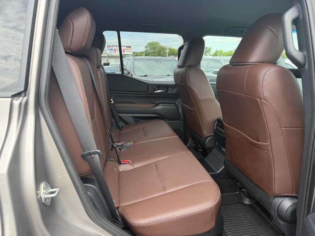 Toyota Land Cruiser Base 2024