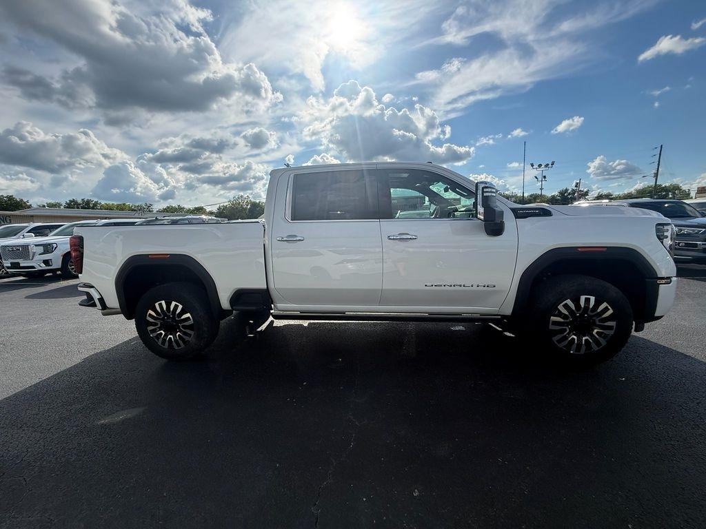 GMC Sierra 2500HD Denali Ultimate Crew Cab 4WD 2025