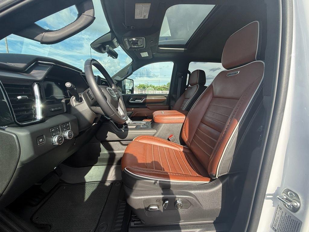 GMC Sierra 2500HD Denali Ultimate Crew Cab 4WD 2025