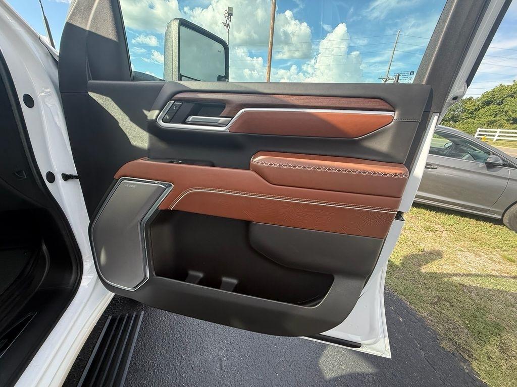 GMC Sierra 2500HD Denali Ultimate Crew Cab 4WD 2025