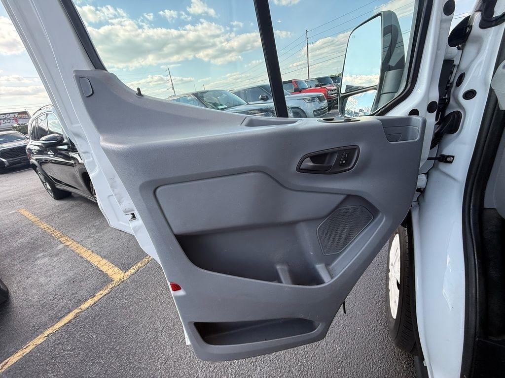 Ford Transit 150 Van Low Roof w/Sliding Pass. 130-in. WB 2017