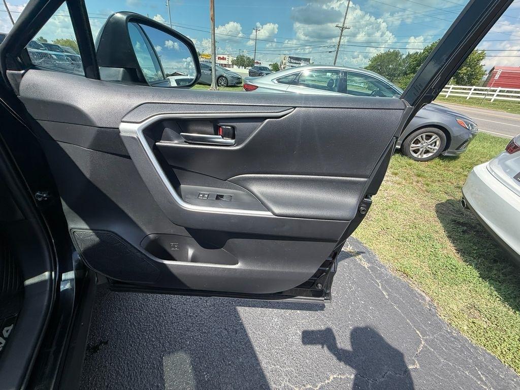 Toyota RAV4 XLE AWD 2019