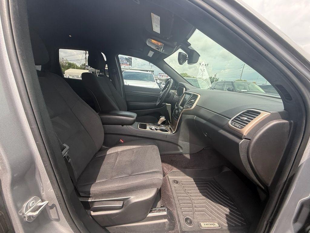 Jeep Grand Cherokee Laredo 4WD 2017